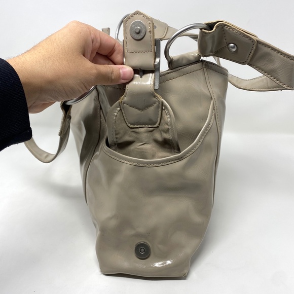 Kenneth Cole Reaction Beige Handbag Medium Sized Purse - Picture 9 of 11